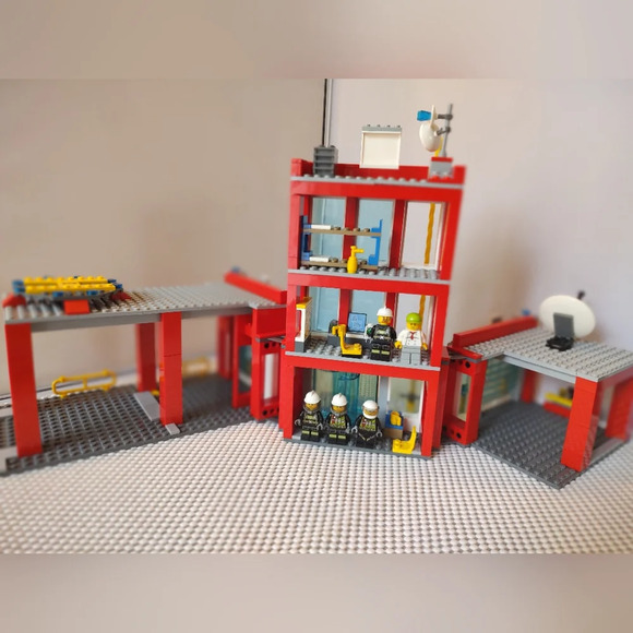Lego City 60110 Fire Station Building Toy Set - Picture 6 of 8